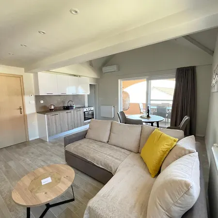 See View Apartment *